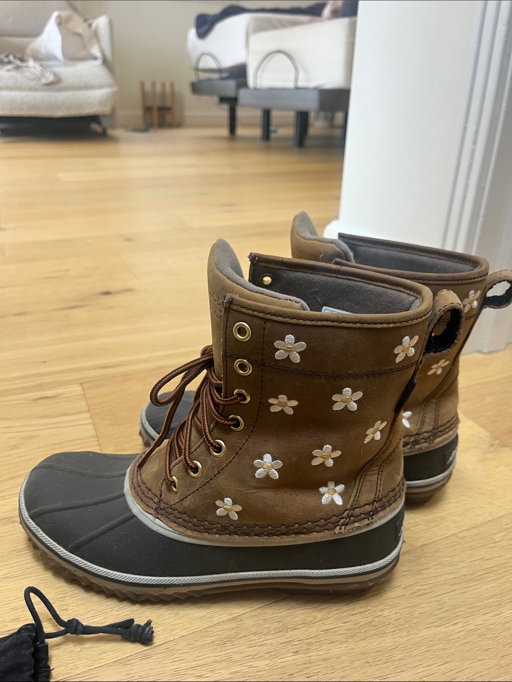 Eddie Bauer and the Great Duck Boot with White Daisy Embroidery 7.5